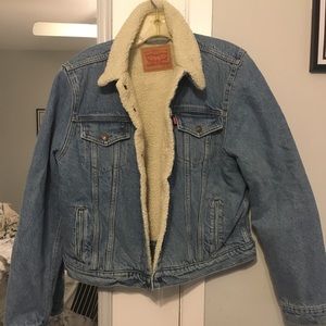 Levi’s Denim Sherpa Lined Trucker Jacket NWOT